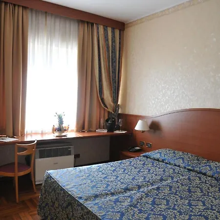 Excelsior Palace Hotel 3*